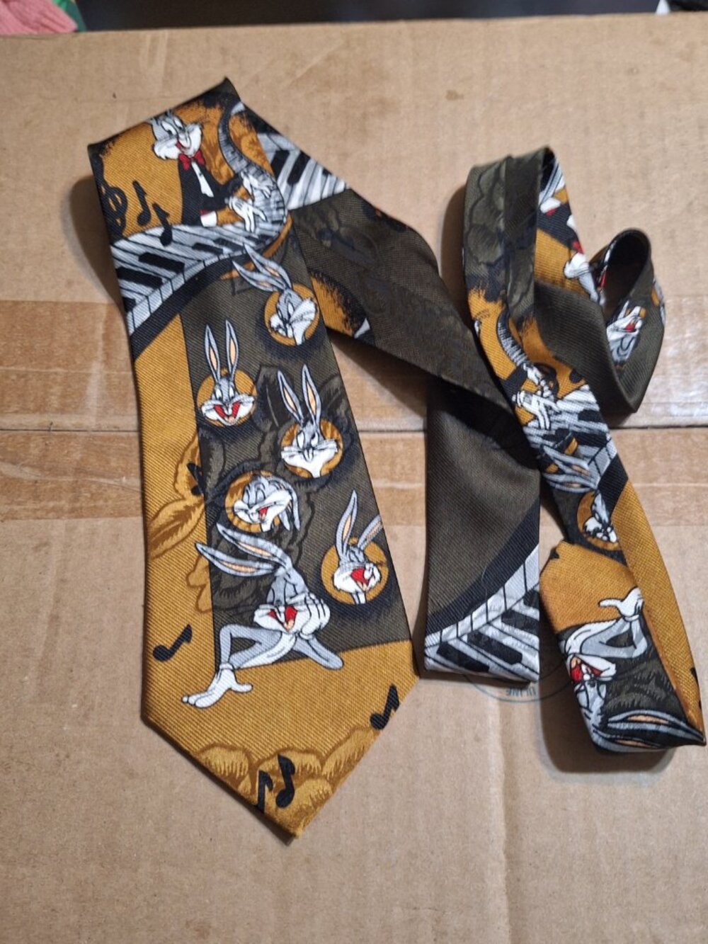 bugs Bunny tie with piano